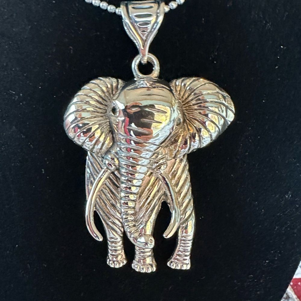 Elegant Silver Elephant Pendant Necklace